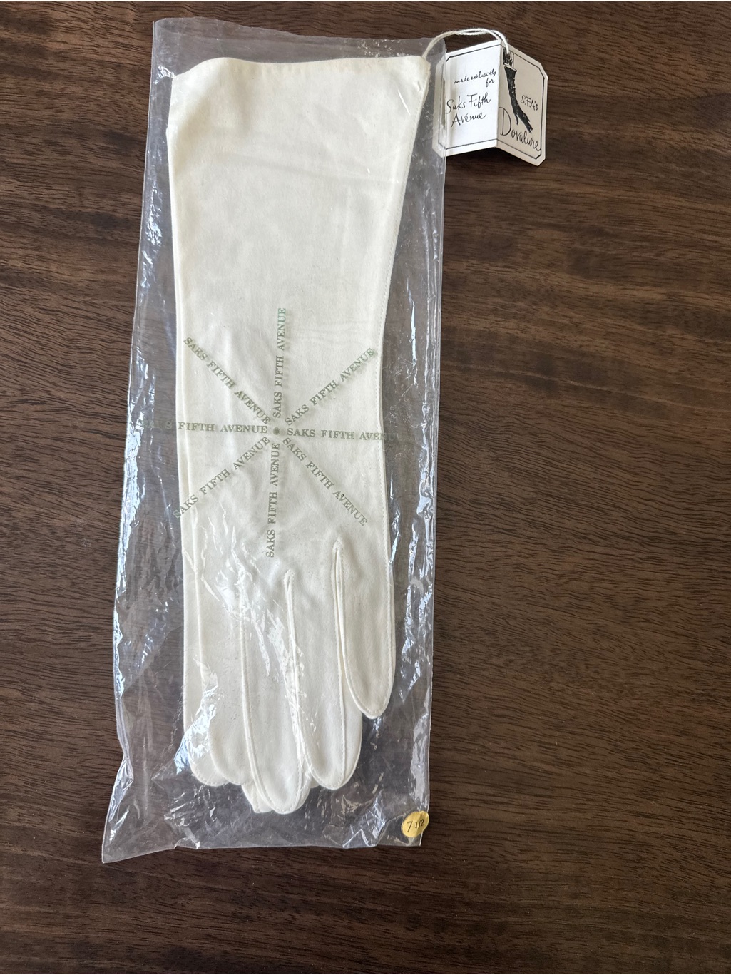 Vintage Saks Fifth Avenue Dovalure Off-White Mid-Length Gloves Nwt — image 3 of 8